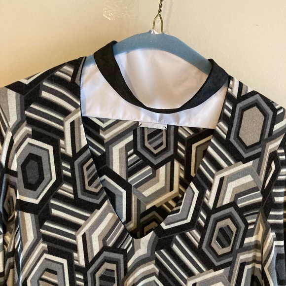 SW3 geometrical patterned minidress w/ removable choker. - Picture 2 of 7